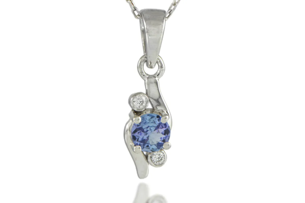 Silver pendant with Tanzanite 5mm