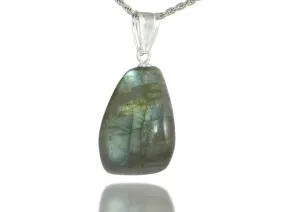 Elegant Silver Pendant with Labradorite
