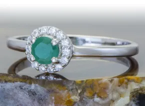 Silver ring with Emerald