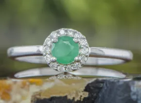 Silver ring with Emerald