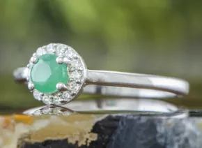 Silver ring with Emerald
