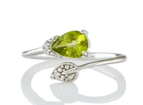 Silver ring with Peridote