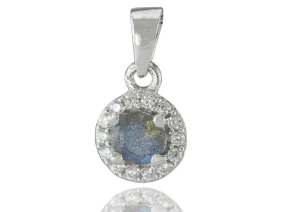 Silver pendant with Labradorite