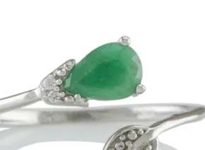 Silver ring with Emerald