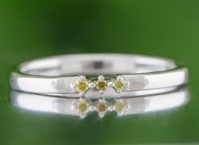Elegant Ring with ъеллов Диамондс