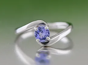 Elegant Ring with Tanzanite