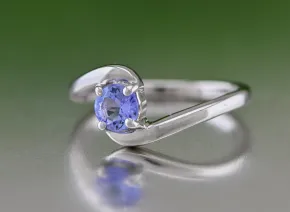 Elegant Ring with Tanzanite