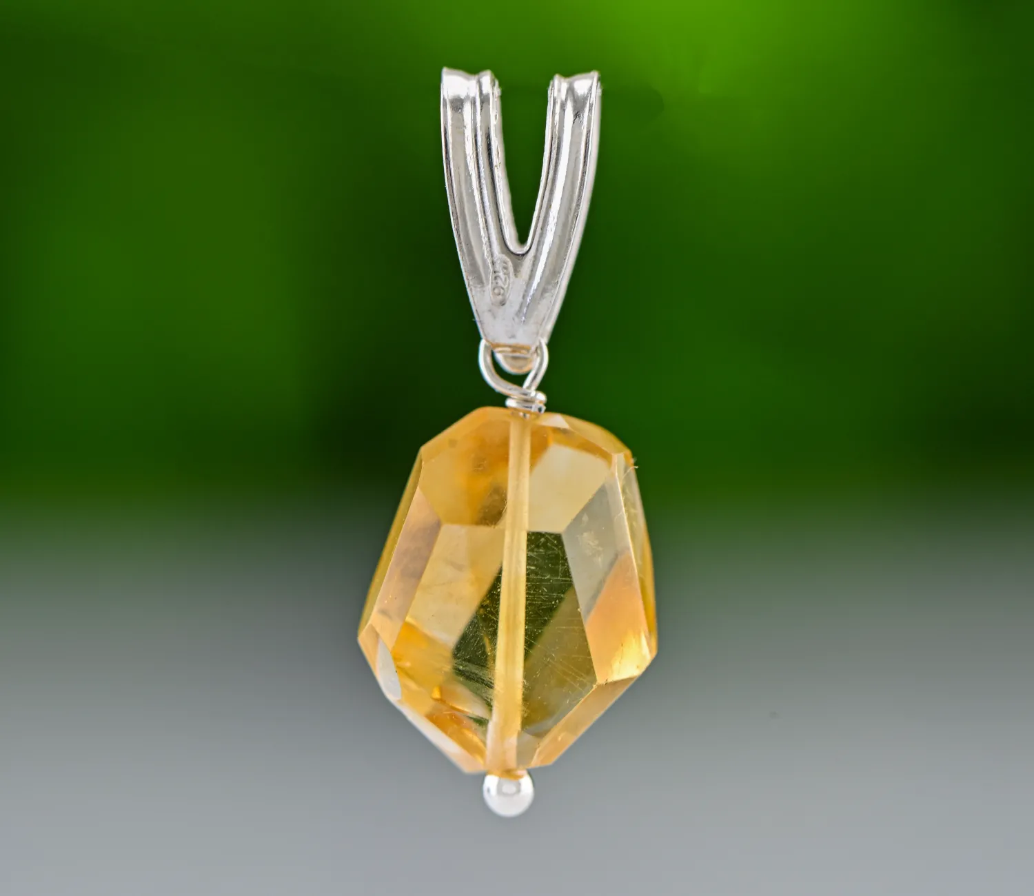 Elegant Pendant with Citrine