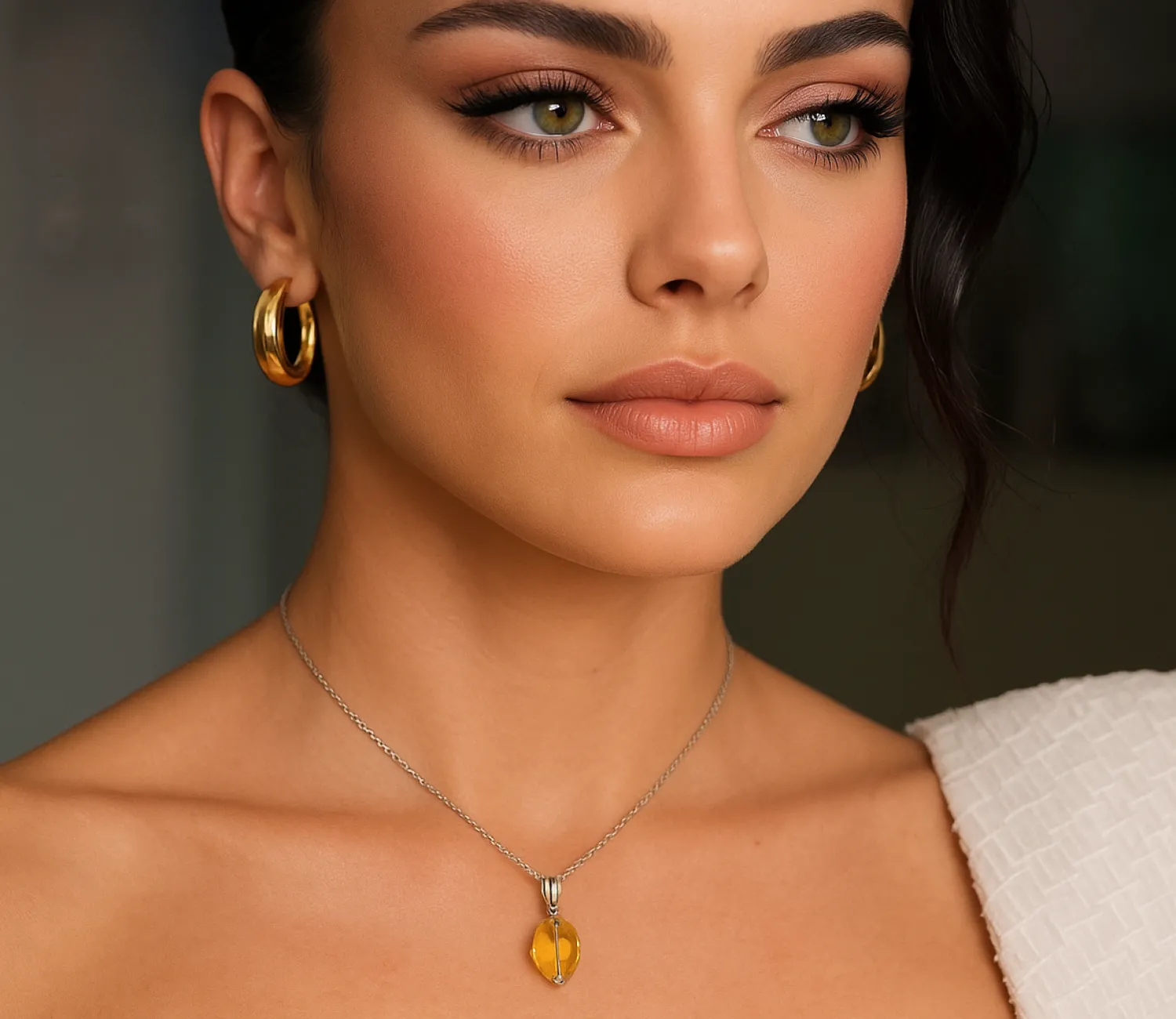 Elegant Pendant with Citrine