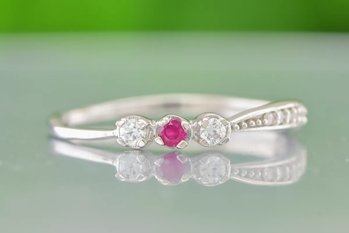 Elegant Silver Ring with Ruby