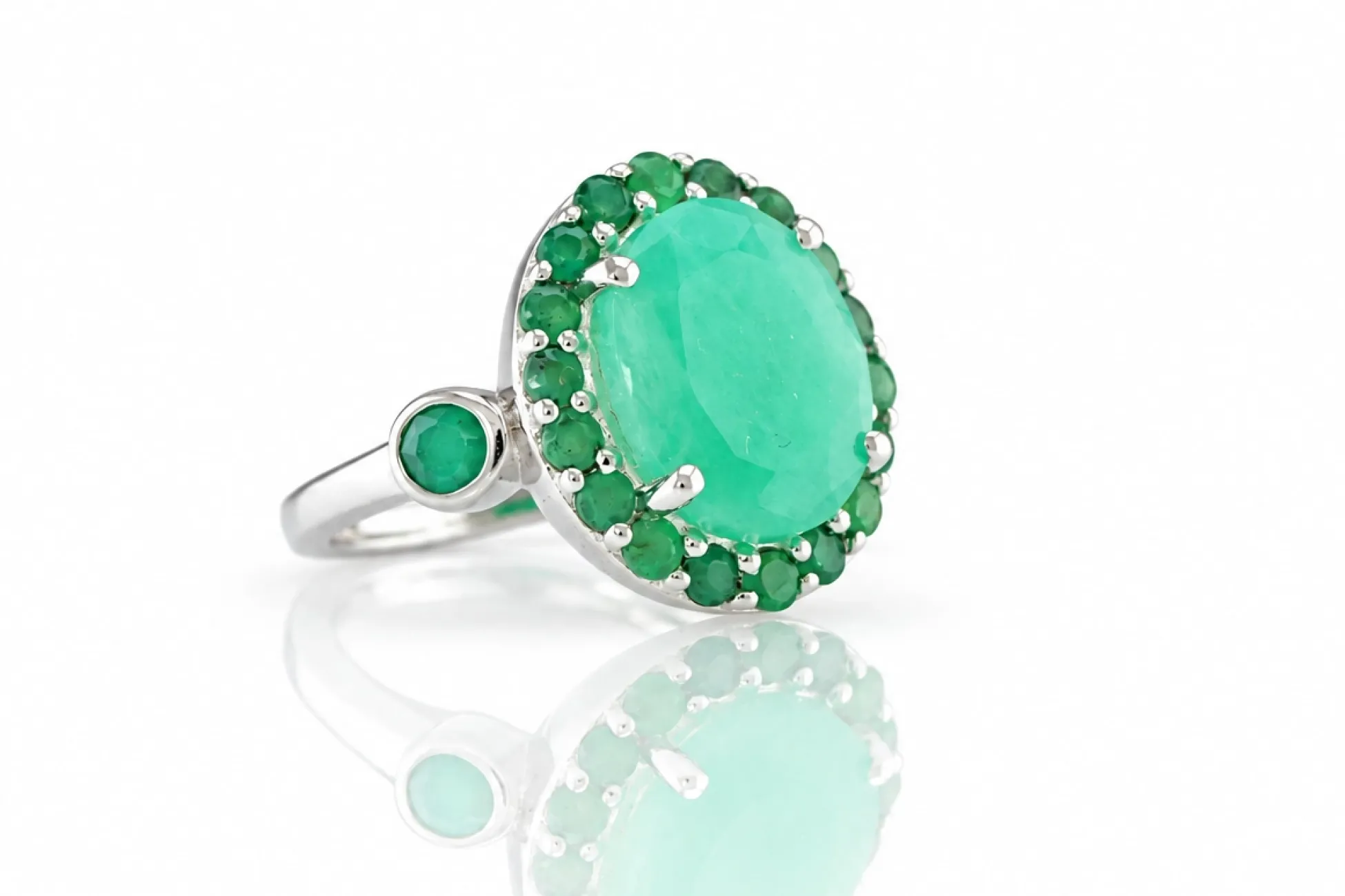 Silver Ring with Natural Emerald